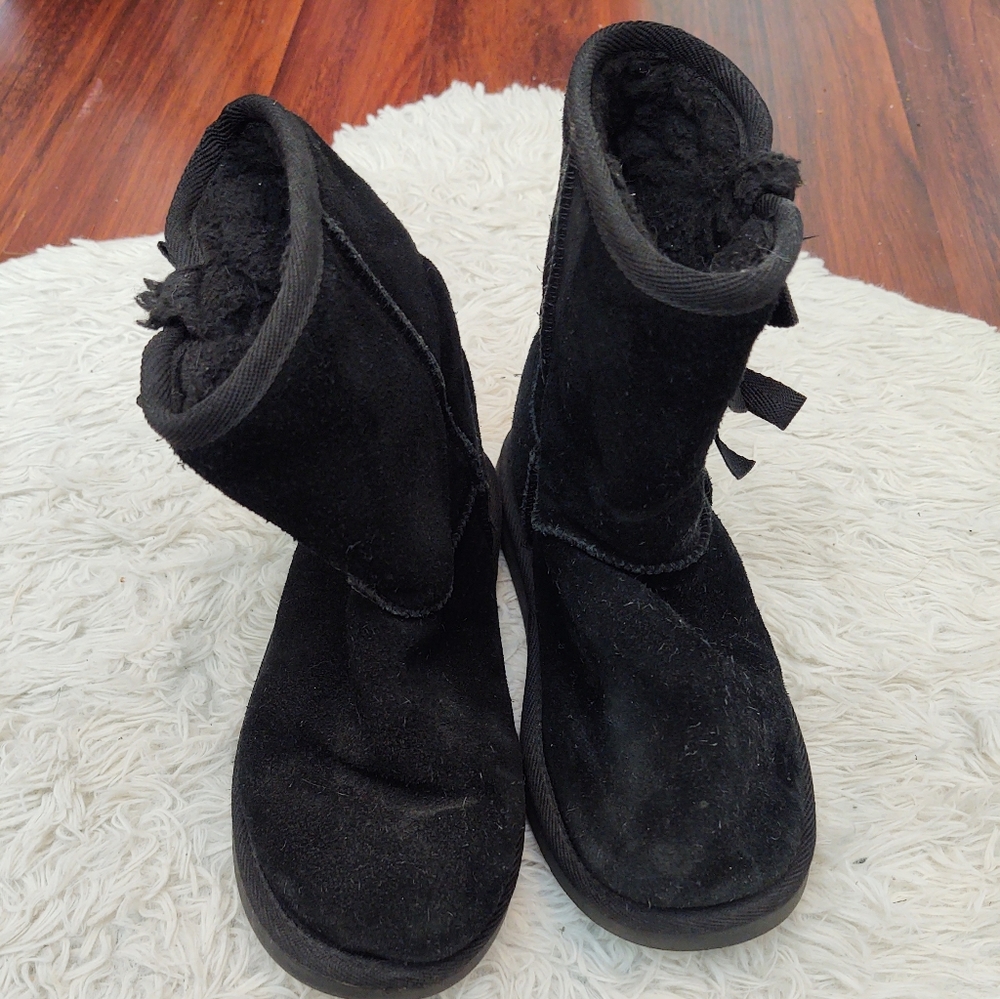 Kookaburra By Ugg Victoria Short Bow Boots Black - Picture 3 of 4